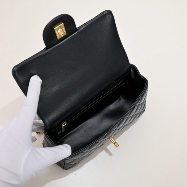 シャネルバッグ着用イメージ